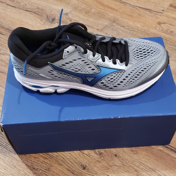 mizuno wave rider 22 sale